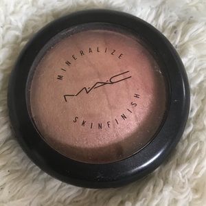 MAC Mineralize powder in Redhead